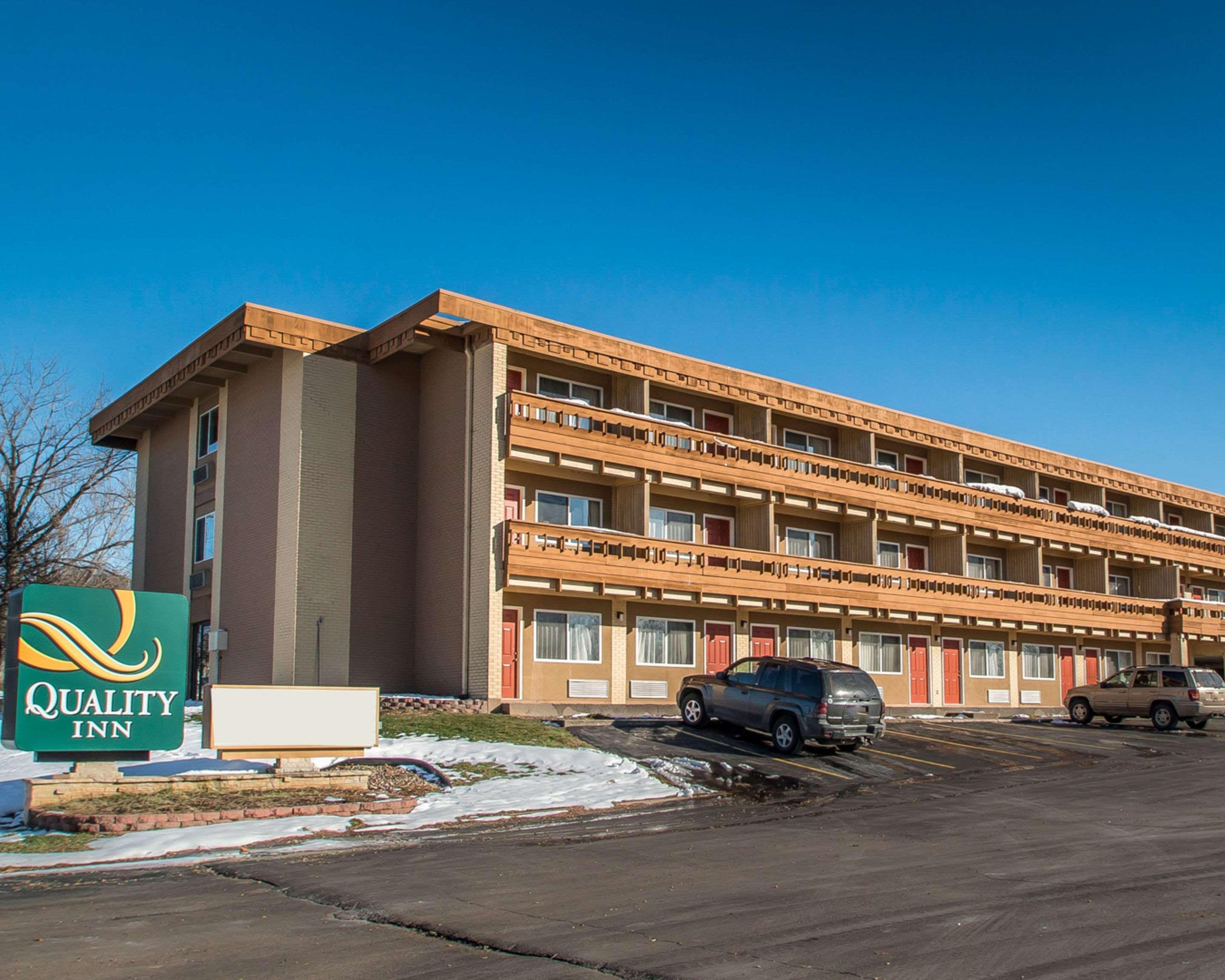 Quality Inn East Dubuque Exterior photo